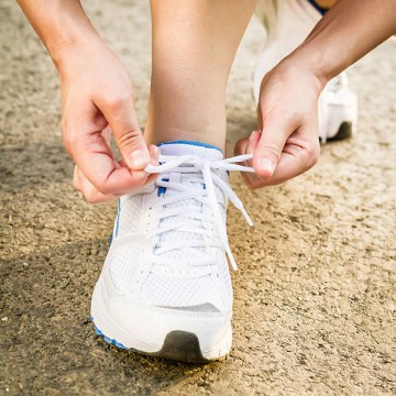 Sneakers & Athletic Shoes