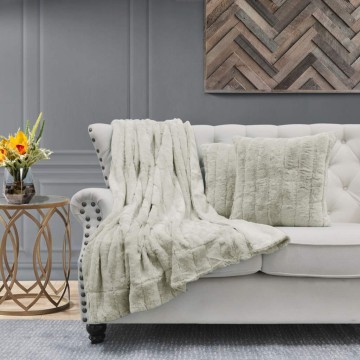 Linens & Throws